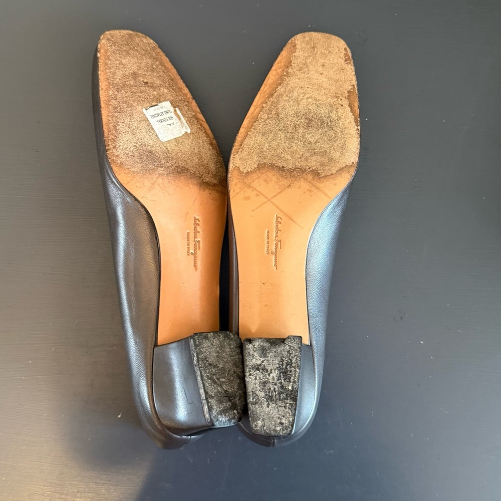 Vintage Salvatore Ferragamo Pewter Metallic Leather Block Heels Pumps Size 10 - Picture 10 of 10